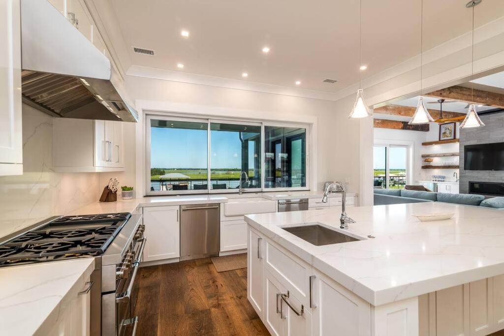 New Waterfront Home With Deep Water Dock Isle of Palms Exterior foto